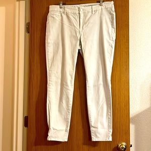 White skinny jeans